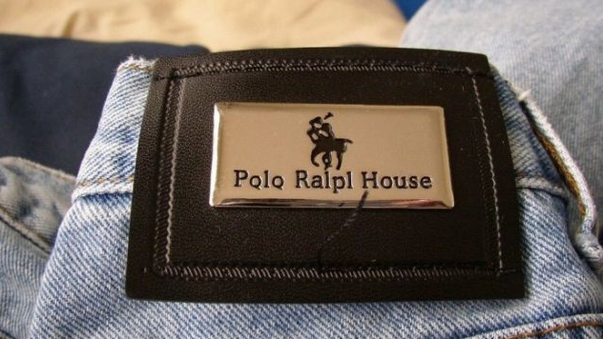 – Snygga jeans!!
– Tack! Det är Pqlq Ralpl House!